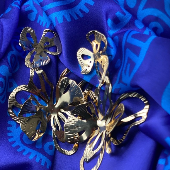 Golden Butterfly Earrings ✨ - Picture 4 of 8